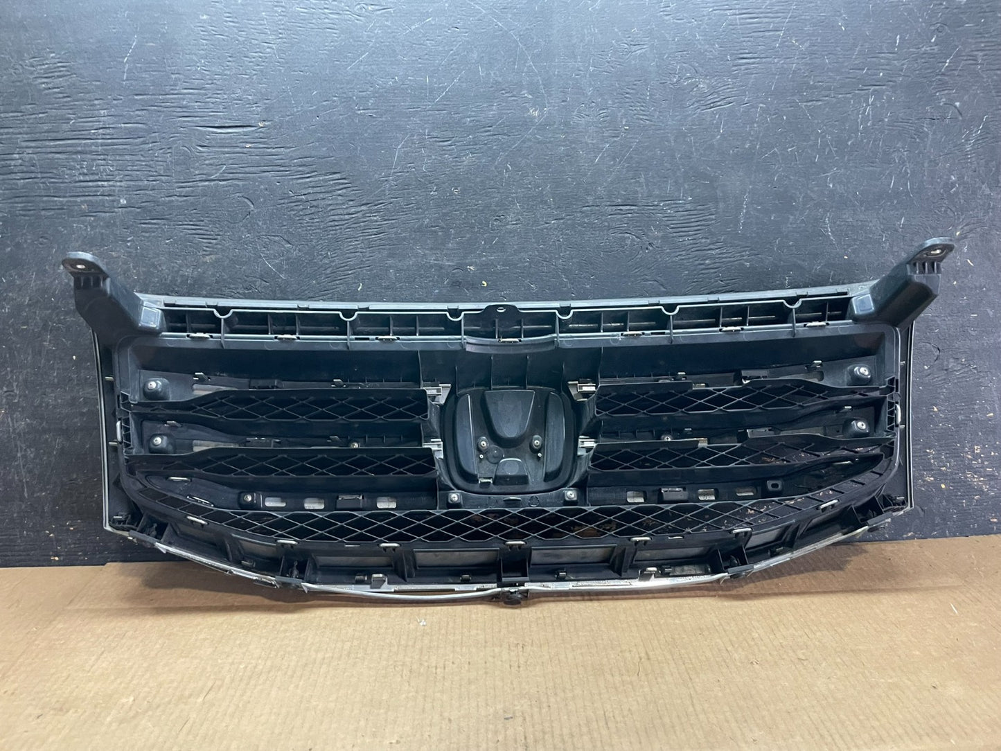 2012 to 2015 Honda Pilot Front Upper Grill Grille OEM AA9136  DG3