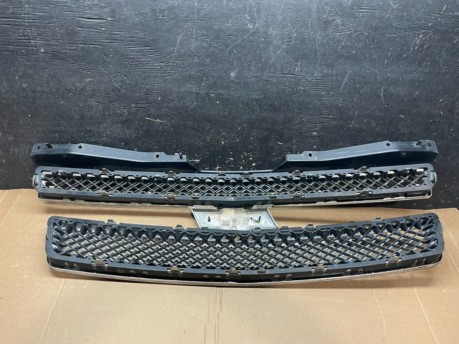 2007 to 2014 Chevrolet Avalanche Front Upper Lower Set Grill Grille Oem Z5723 DG9