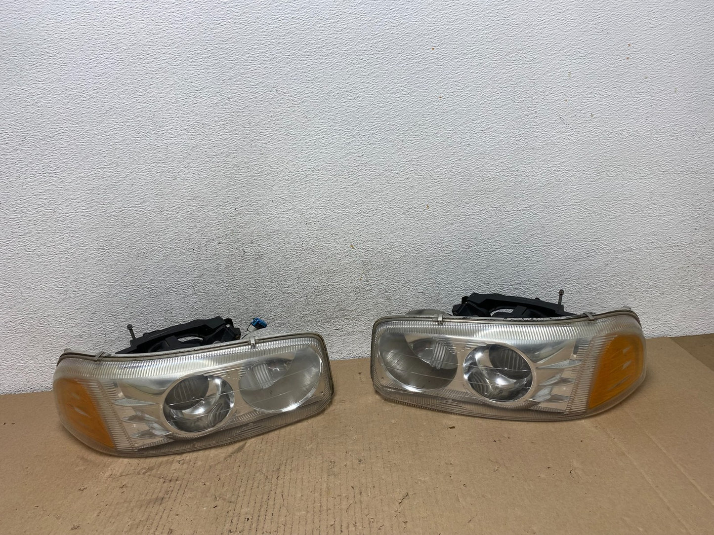 2001 - 2006 GMC Yukon Halogen Left+Right Side Set Headlights af3150 DG0