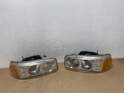 2001 - 2006 GMC Yukon Halogen Left+Right Side Set Headlights af3150 DG0