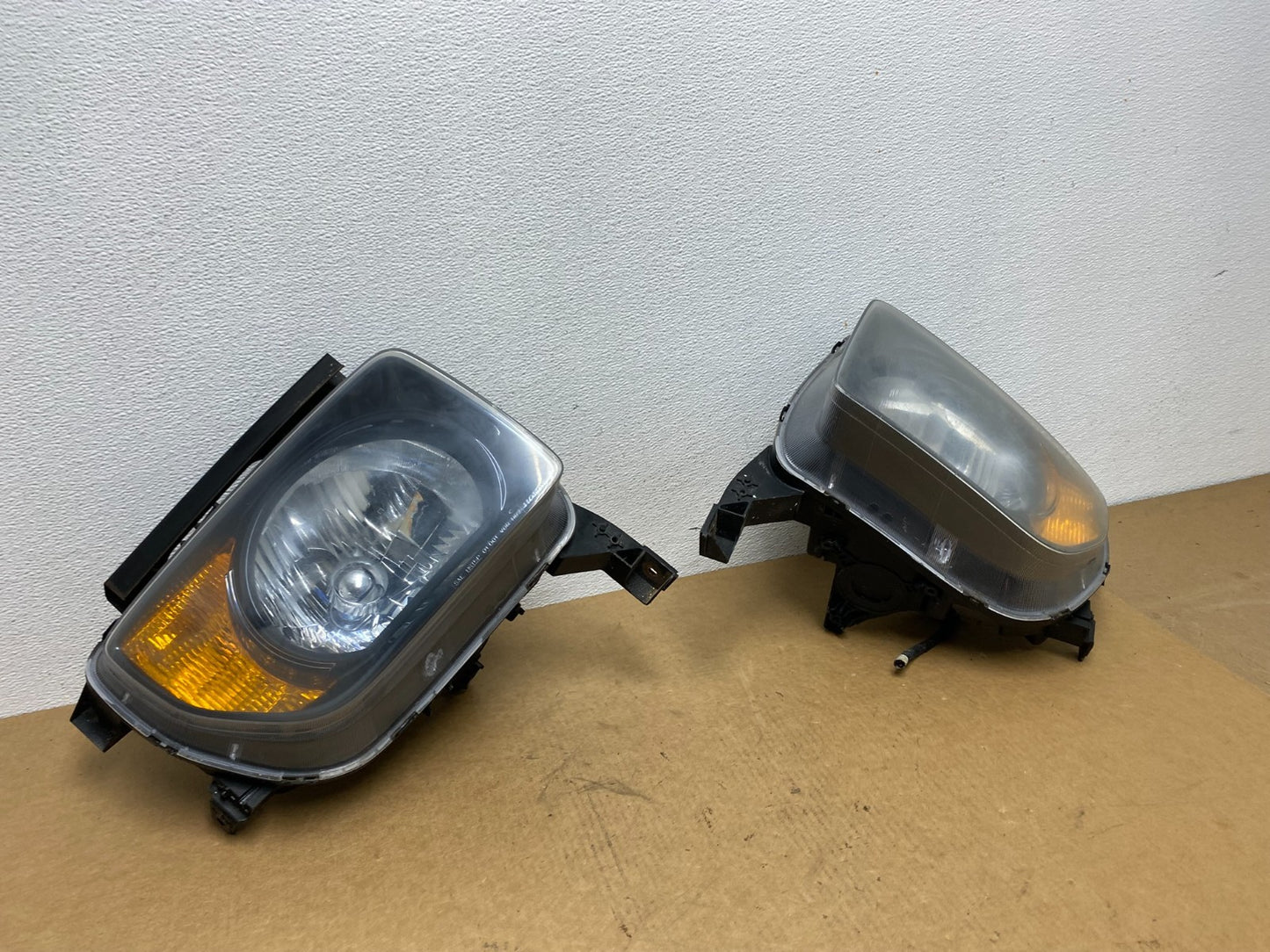 2003 to 2006 Honda Element Left+Right Side Black Headlights AC1794 DW2