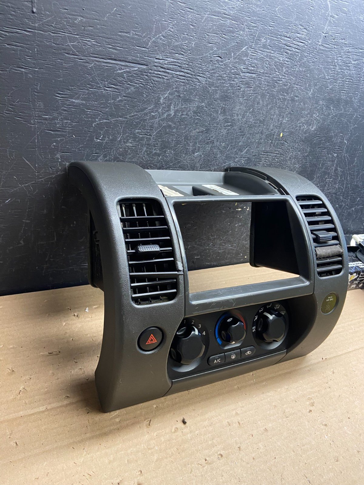 2005-2008 Nissan Pathfinder Radio A/C Heat Climate Control AG0255 DG2