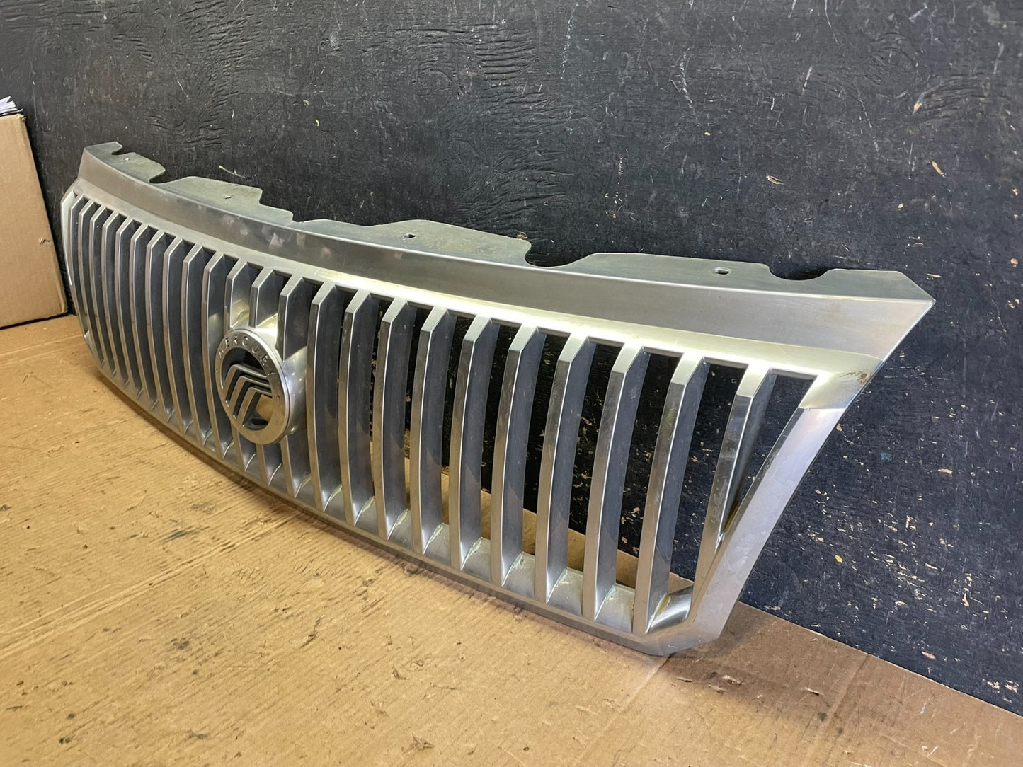 2002 to 2005 Mercury Mountaineer Front Upper Grill Grille Oem z8135 DG2