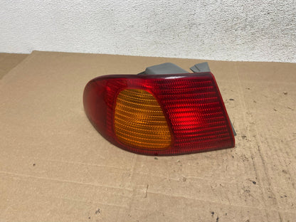 1998 1999 2000 Toyota Corolla Left Driver Lh Side Tail light AE6107 LK0