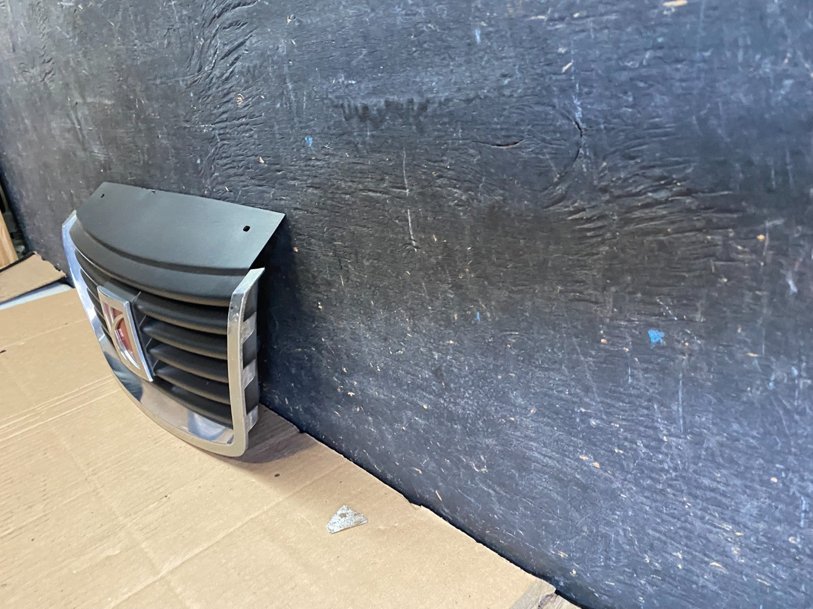 2004 2005 2006 Saturn Vue Front Upper Grille Grill Q0483 DG1