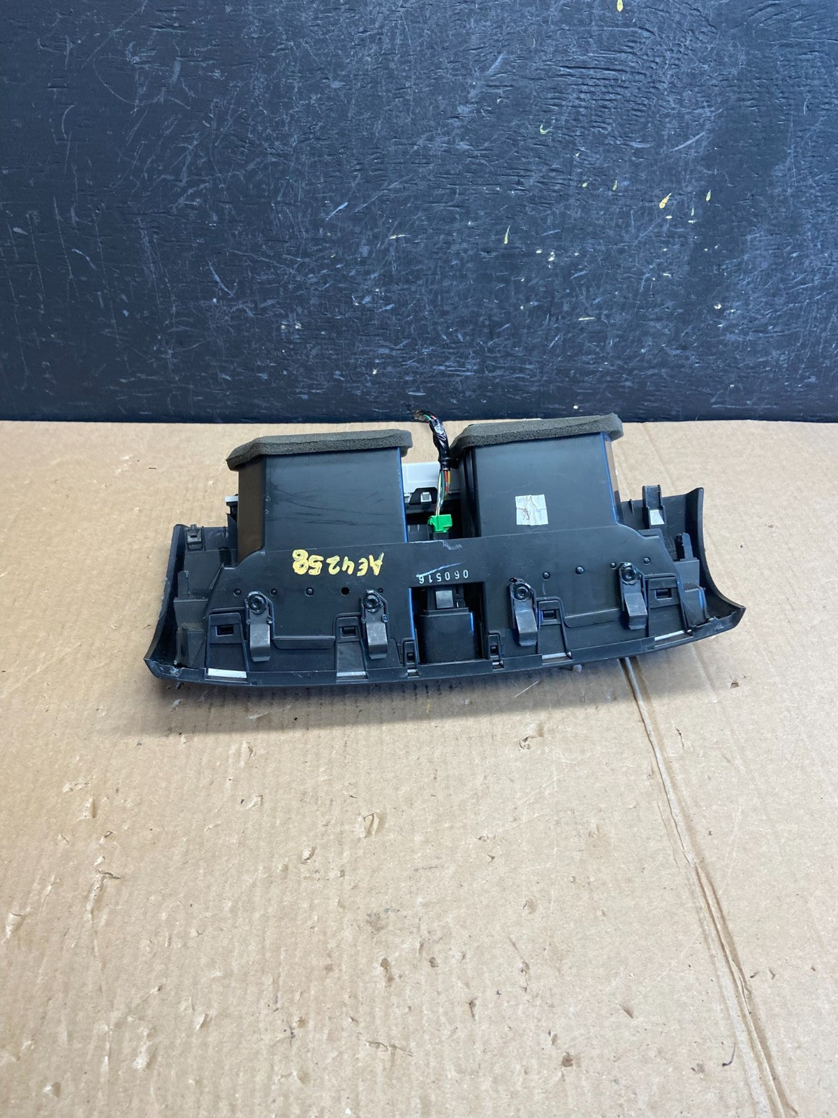 2004 to 2008 Acura TL Front Dash Dashboard AC Center Clock Air Vent AE4258 DG3