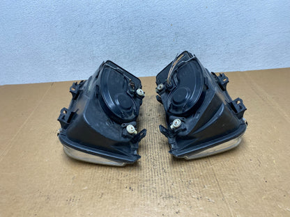 2002 to 2004 Volkswagen Jetta Left+Right Headlights AE2623 DW9