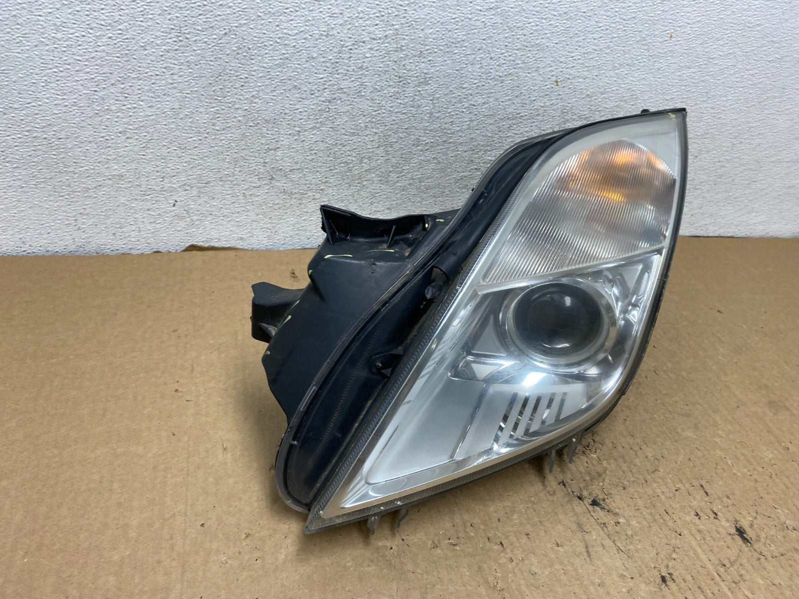 2010 to 2011 Mercury Milan Headlight Left Driver LH Headlight Halogen AG2205 DW2