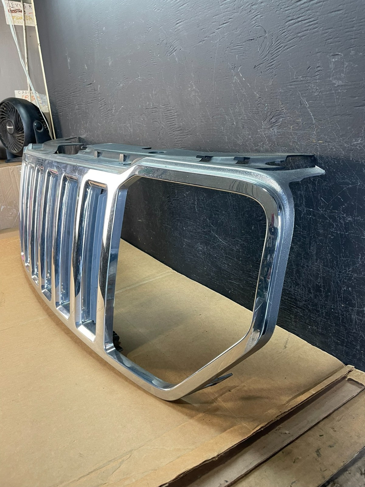 2008 2009 2010 2011 2012 Jeep Liberty Front Upper Grill Grille AE0863 DG1