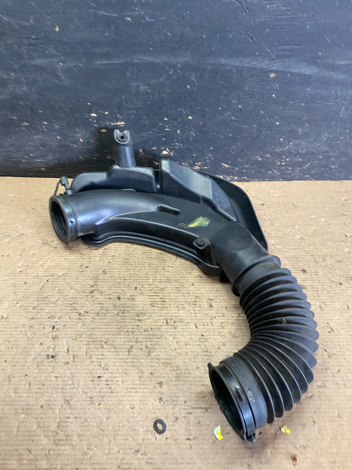 2011 to 2018 Chrysler 300 3.6L Air Intake Duct Tube Cleaner S3536 DG5