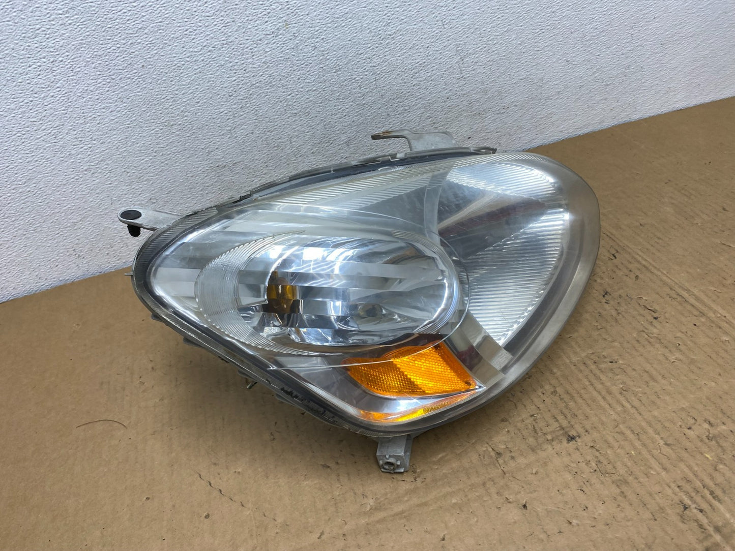 2003 2004 2005 Toyota Echo Right Passenger RH Side Headlight AC7790 DG2