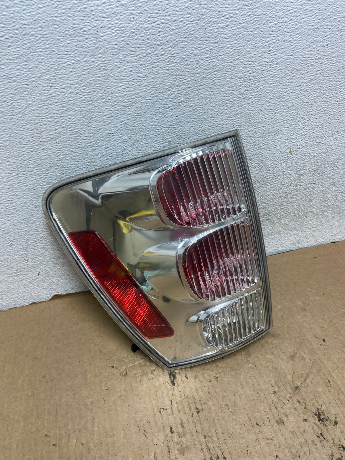 2005 to 2008 Chevrolet Equinox Left Driver Lh Side Tail Light AG2440 LK2