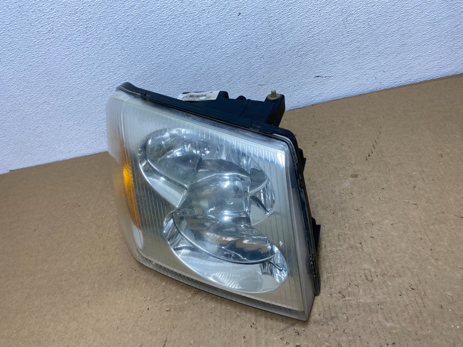 2002 to 2009 Gmc Envoy Right Passenger RH Side Headlight Halogen AC1359 DW1