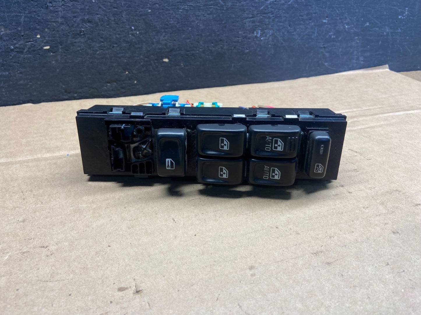 2006 to 2009 Chevrolet Trailblazer Front Left Master Window Door Switch AE24860