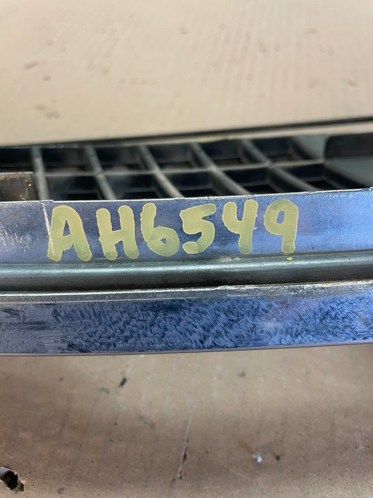 2000 to 2001 Infiniti i30 Front Upper Grill Grille AH6549 DG5