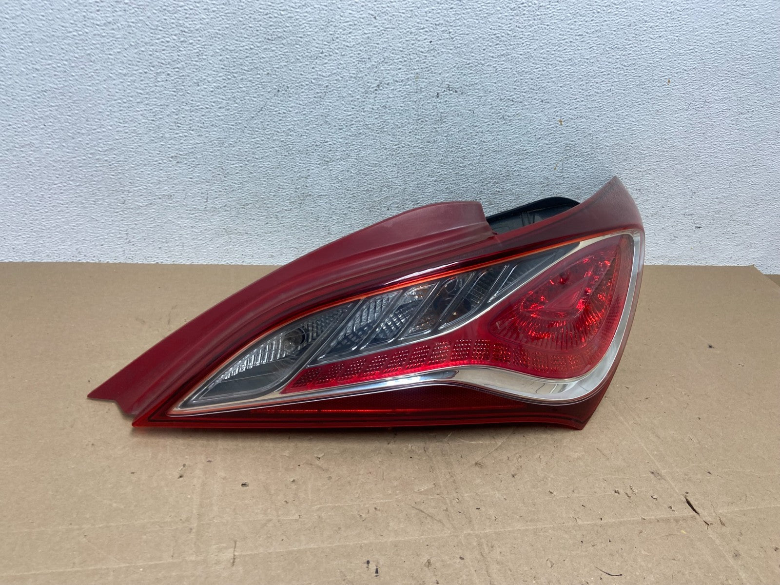 2013-2016 Hyundai Genesis Coupe Right Passenger RH Tail Light AE5987 DG2