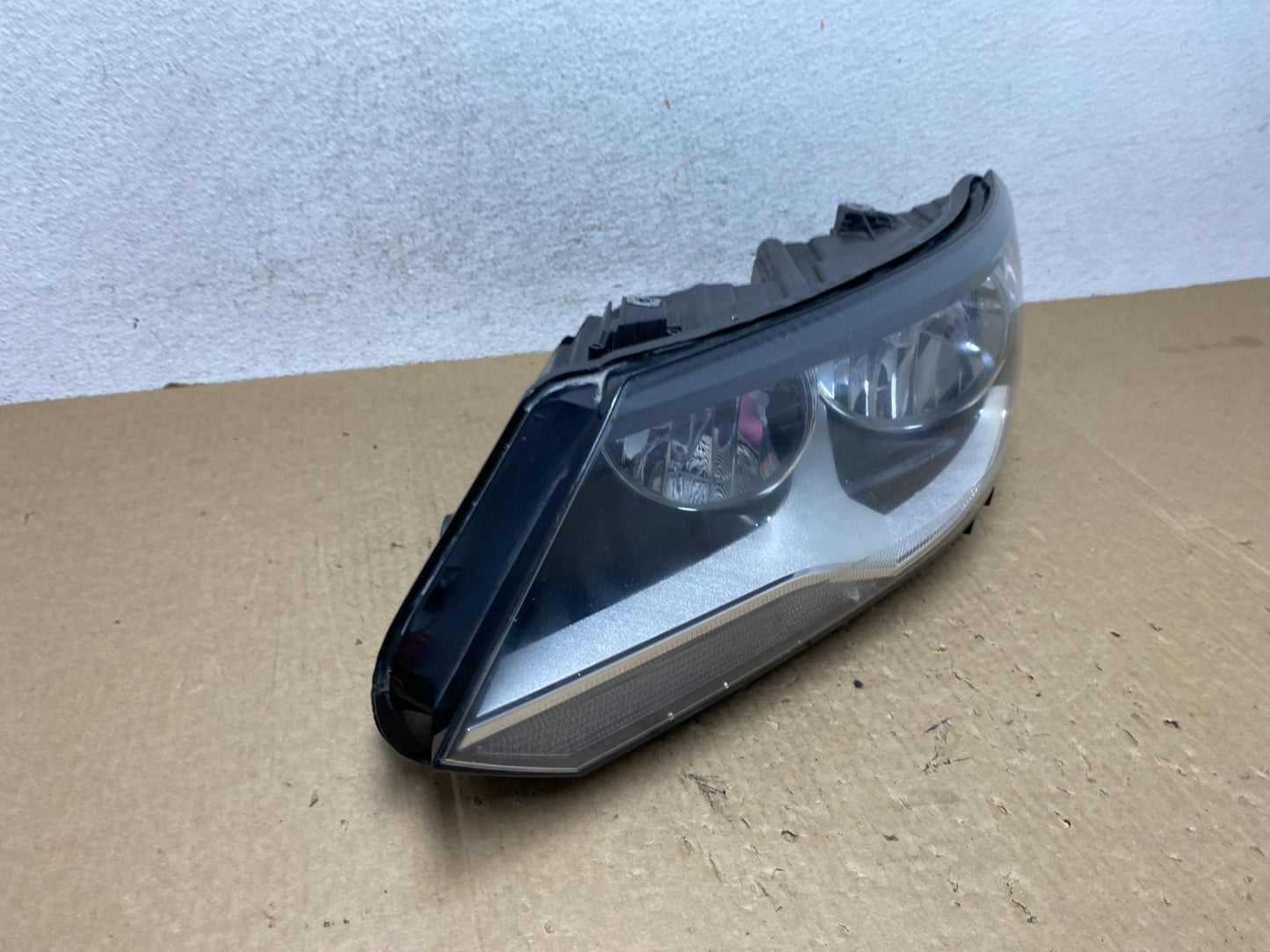 2012 to 2018 Volkswagen Tiguan Left Driver LH Halogen Headlight AF9781 DW2