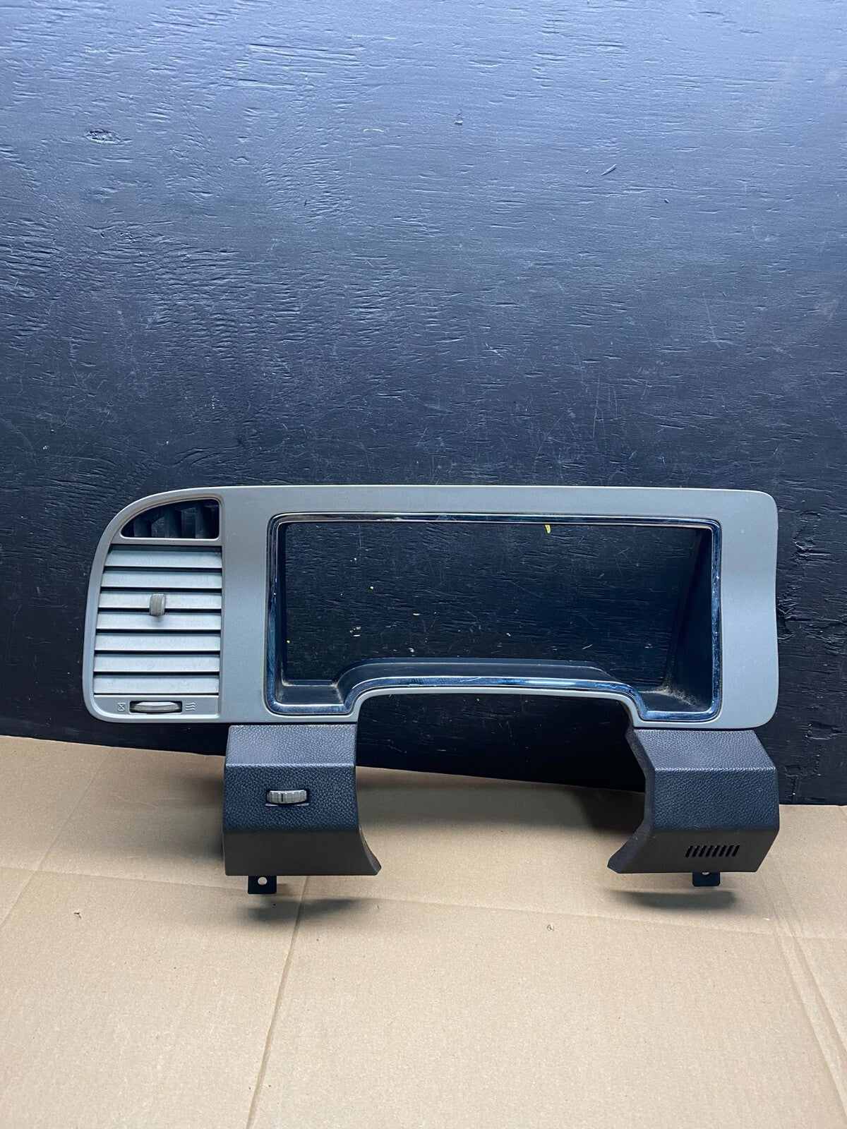 2007 to 2014  Lincoln Navigator Speedometer Dash Trim Bezel w Air Vent L6891 DG0