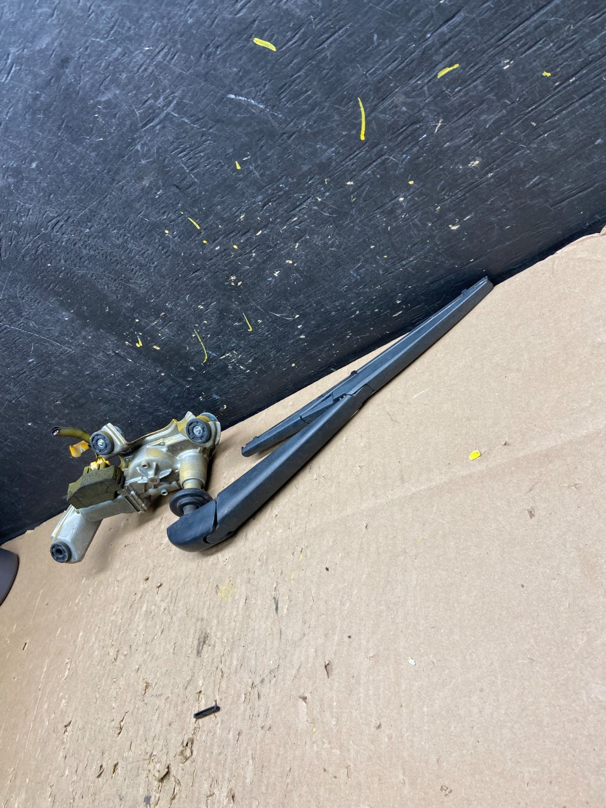 2012 to 2017 Toyota Prius V Rear Wiper Windshield Motor t6245 DG2