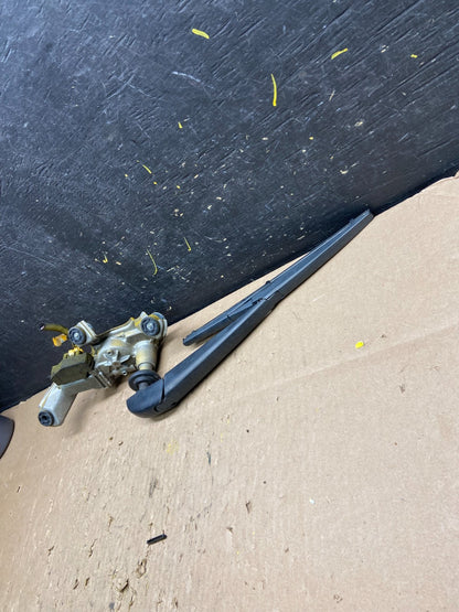2012 to 2017 Toyota Prius V Rear Wiper Windshield Motor t6245 DG2