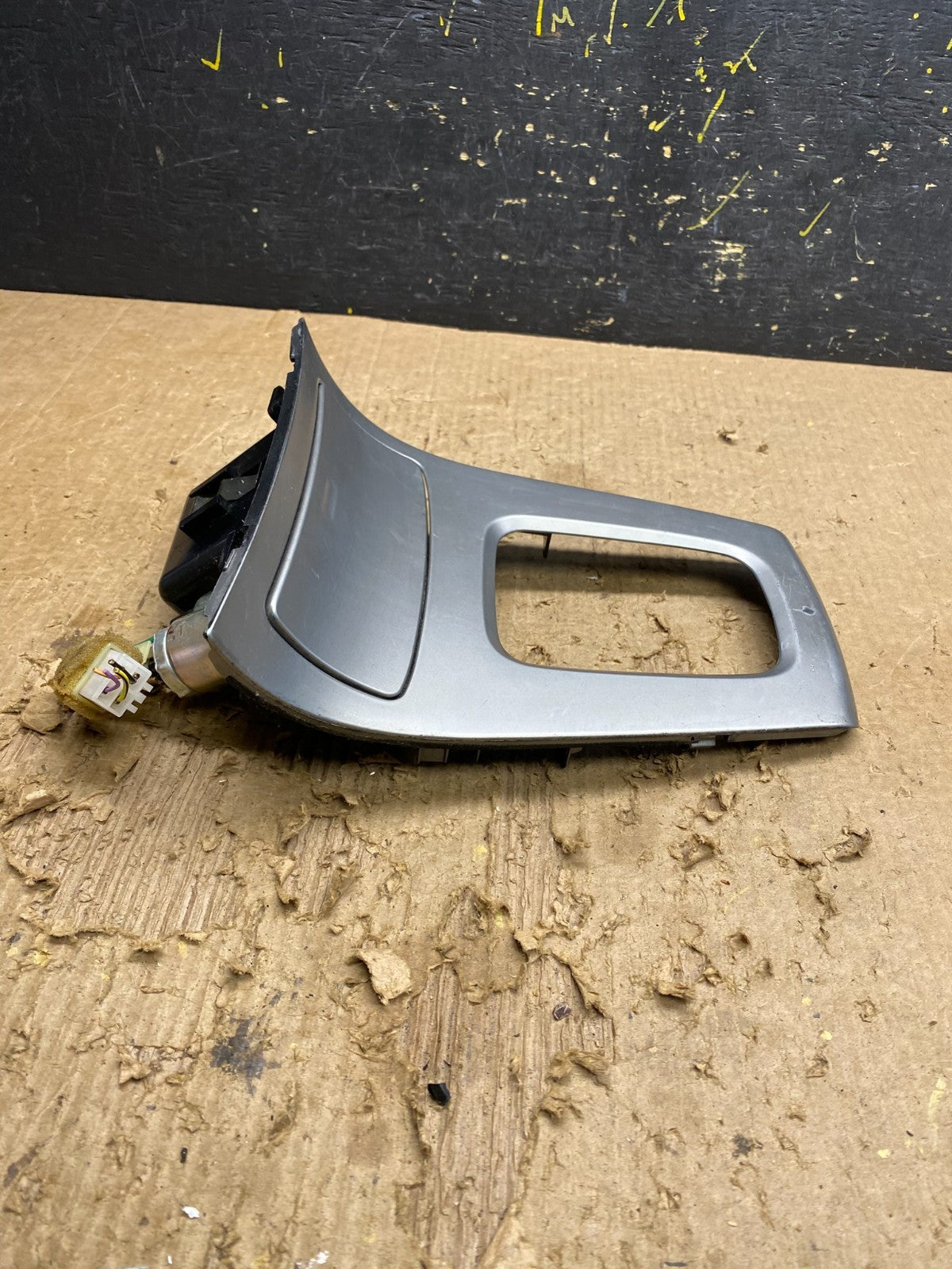 2003 - 2008 Subaru Forester Center Console Shifter Bezel  Trim  z9907 DG3