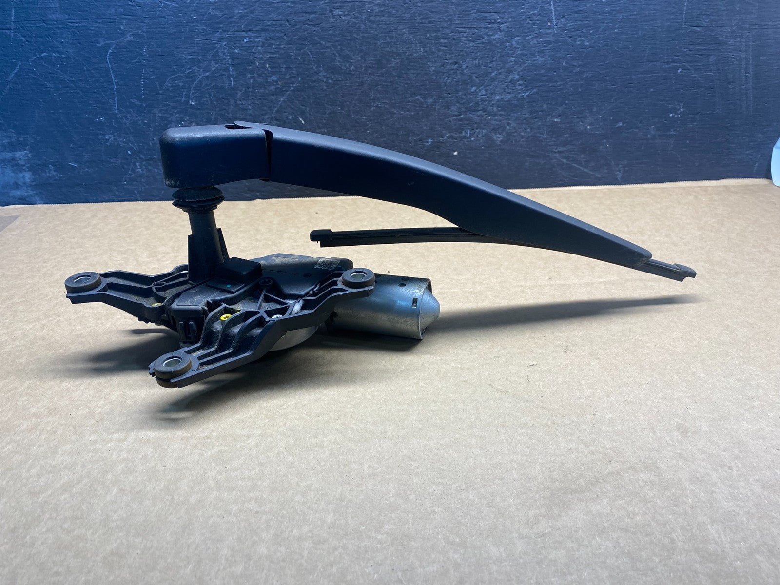 2020 to 2023 Ford Explorer Rear Windshield Wiper Motor AF4212 DW1