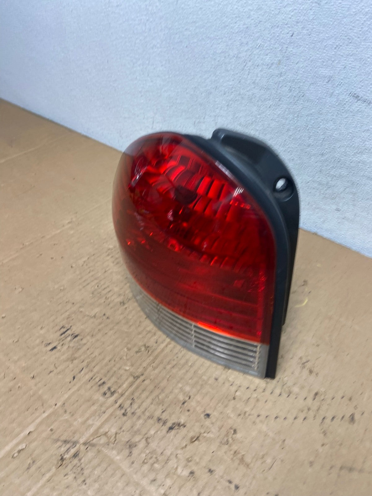 2005 to 2006 Hyundai Santa Fe Left Driver Side Tail Light AD1139 LK1