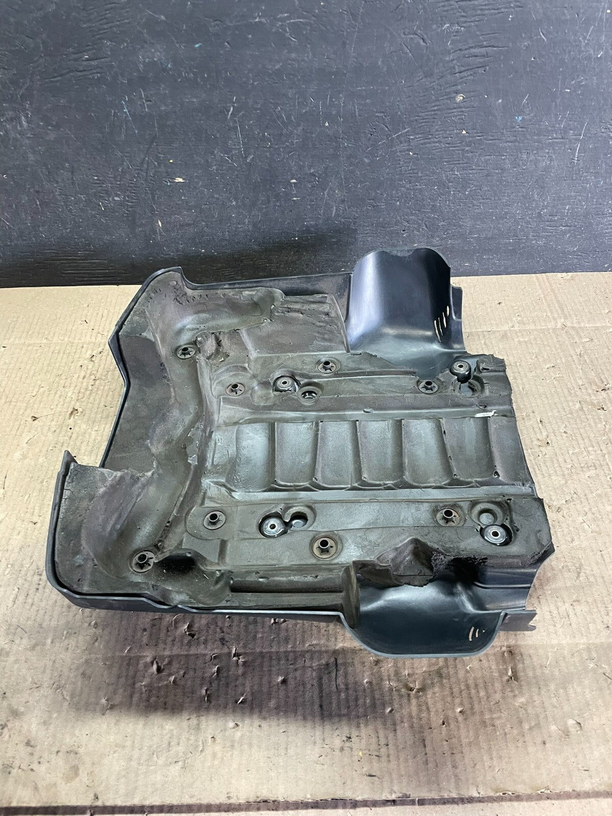 2006 to 2010 BMW 550i 650i 750i Plastic Engine Cover Shield i7805 DG6