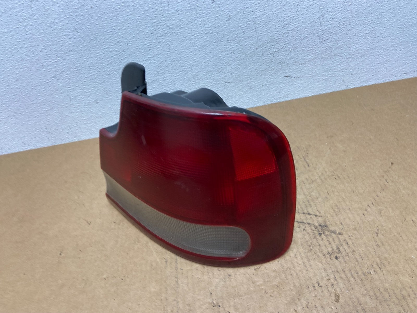 1994 1995 Hyundai Elantra Right Passenger Tail Light AC2974 DG1