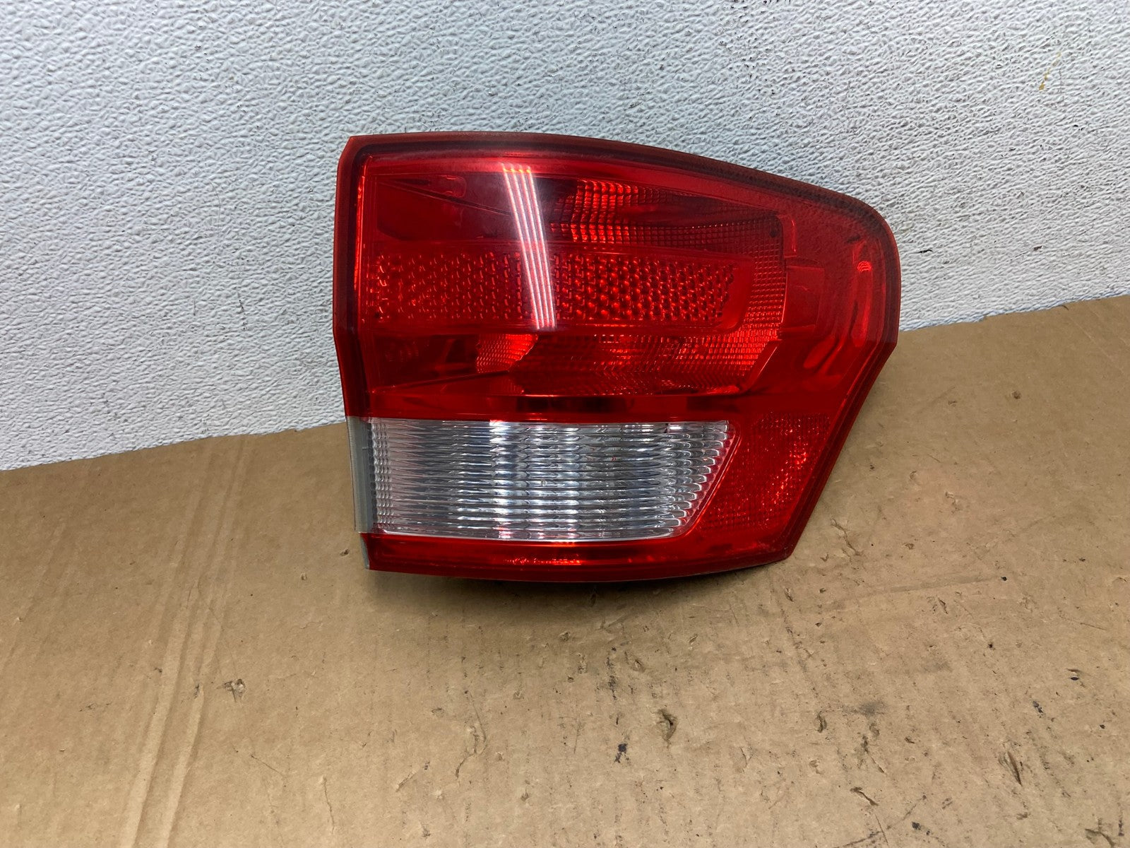 2011-2013 Jeep Grand Cherokee Right Passenger Side Rh Tail Light AD3185 LK0