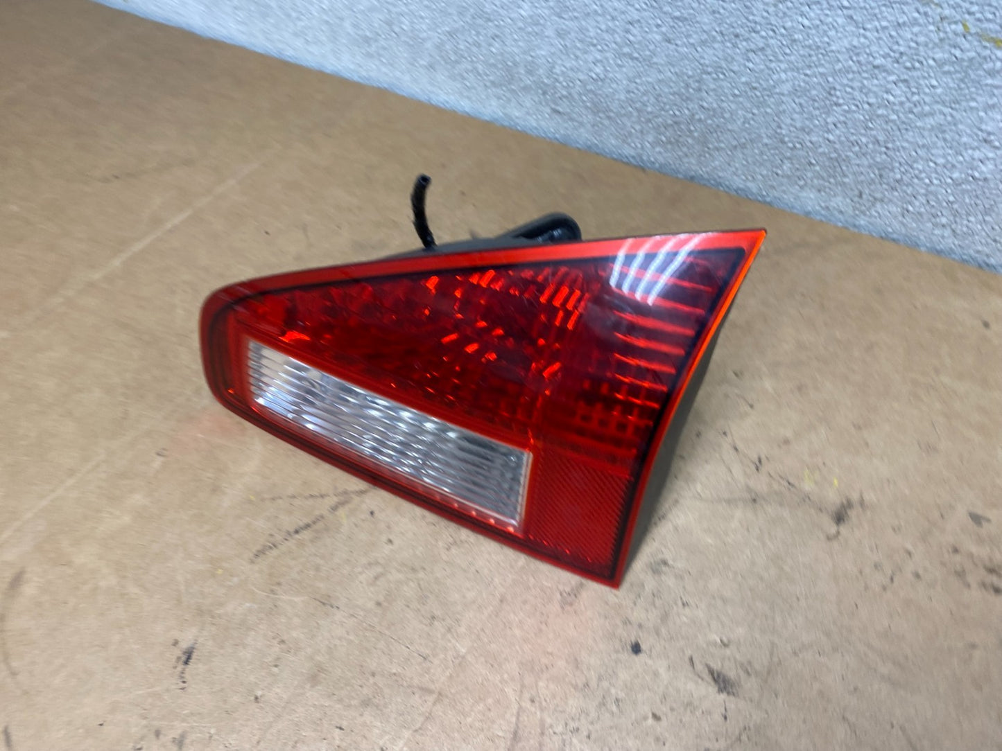2008 to 2014 Subaru Tribeca Right Passenger RH Tail Light Inner X4756 DW1