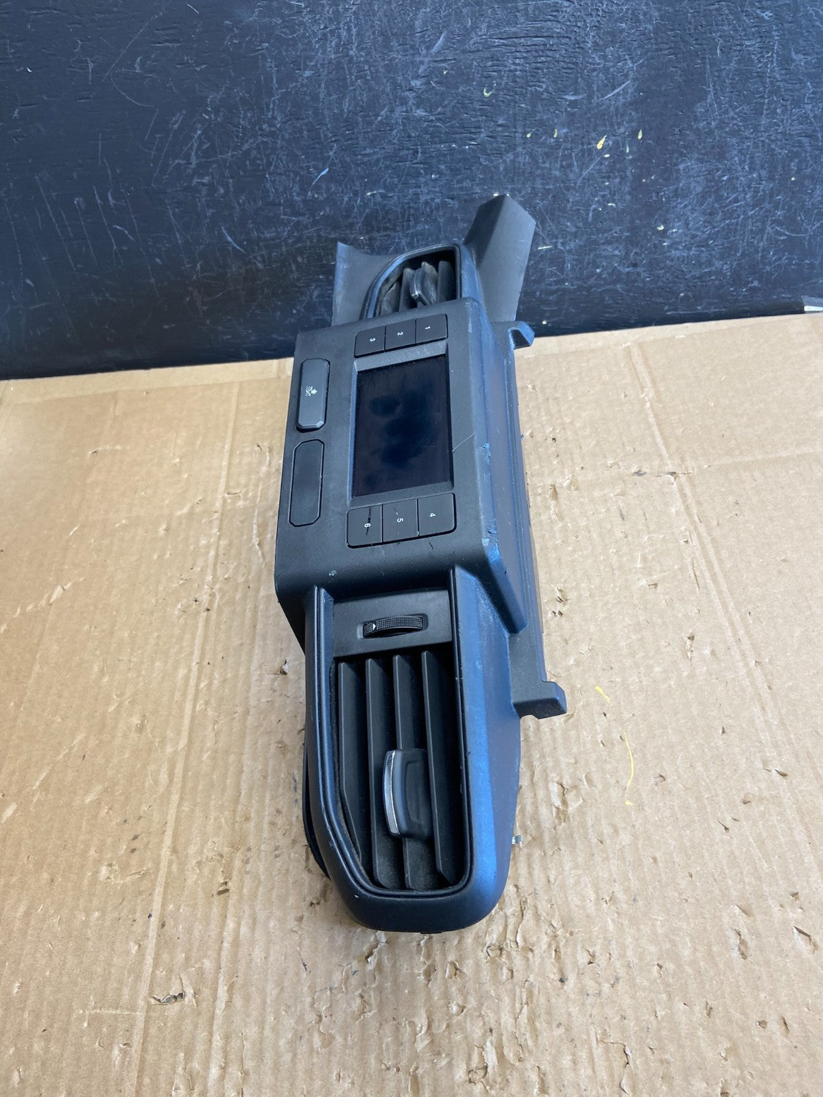 2020 to 2023 Ford Explorer Console Radio Display Screen Air Vent ad6776 DG2