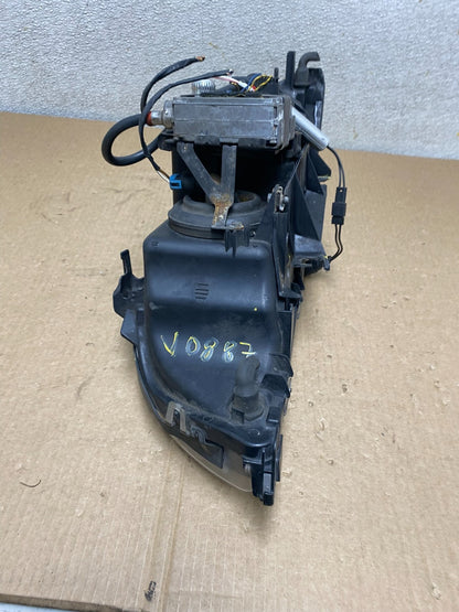 2001-2003 BMW E39 5 Series Headlight Right Passenger Side XENON OEM V0887 DW14