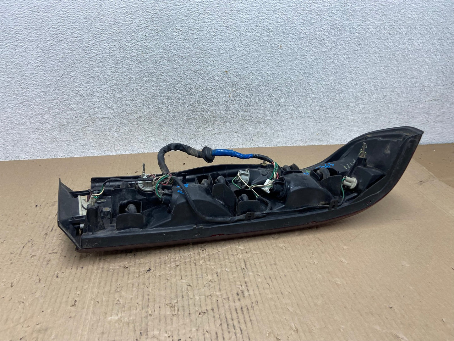 1995 1996 Lexus ES300 Left Driver LH Side Tail Light AE7111 LK8