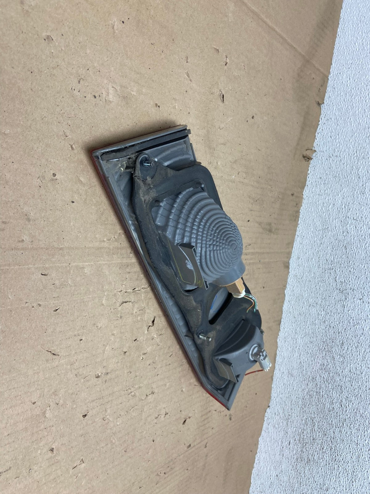 2000 to 2001 Toyota Camry Tail Light Inner Left Driver Lh Inner AE9168 LK4