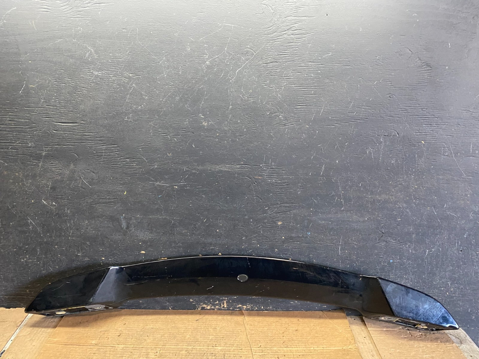 2008 to 2014 Land Rover LR2 Rear Trunk Tail Light Lift Gate Spoiler Q8571 DG8