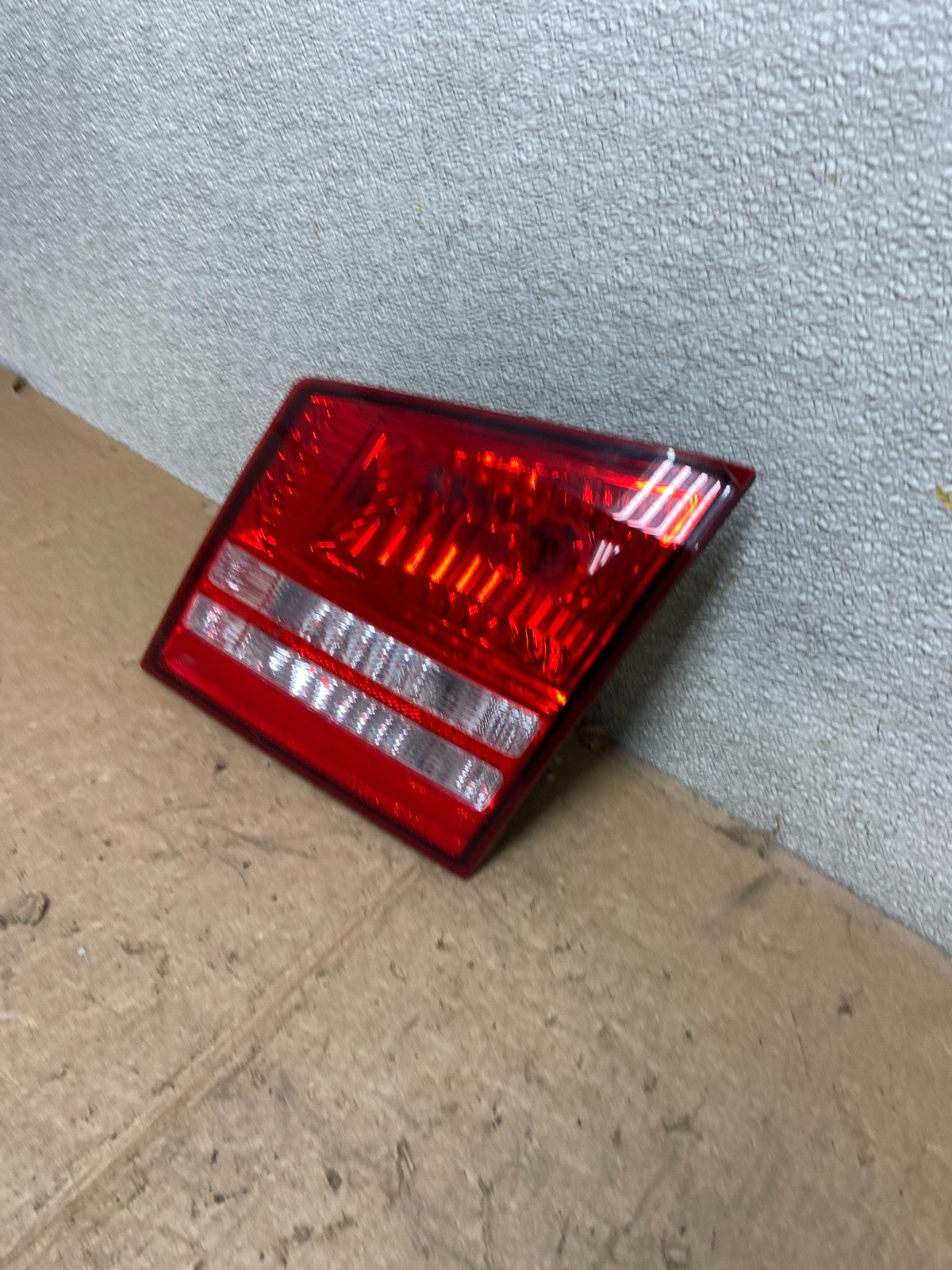 NO LED 2009-2011 Dodge Journey Right Passenger side Tail Light Inner Oem AA41061