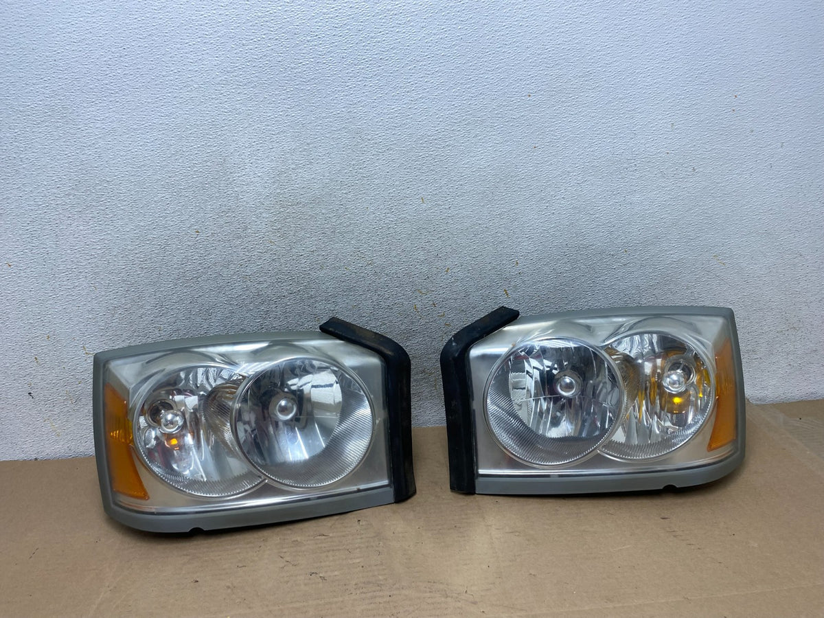 2005 to 2007 Dodge Dakota Left+Right Halogen Headlights AH9391 DW0