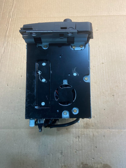 2011 2012 GMC Acadia Radio Display Screen AM/FM AUX OEM Y7600 DG2