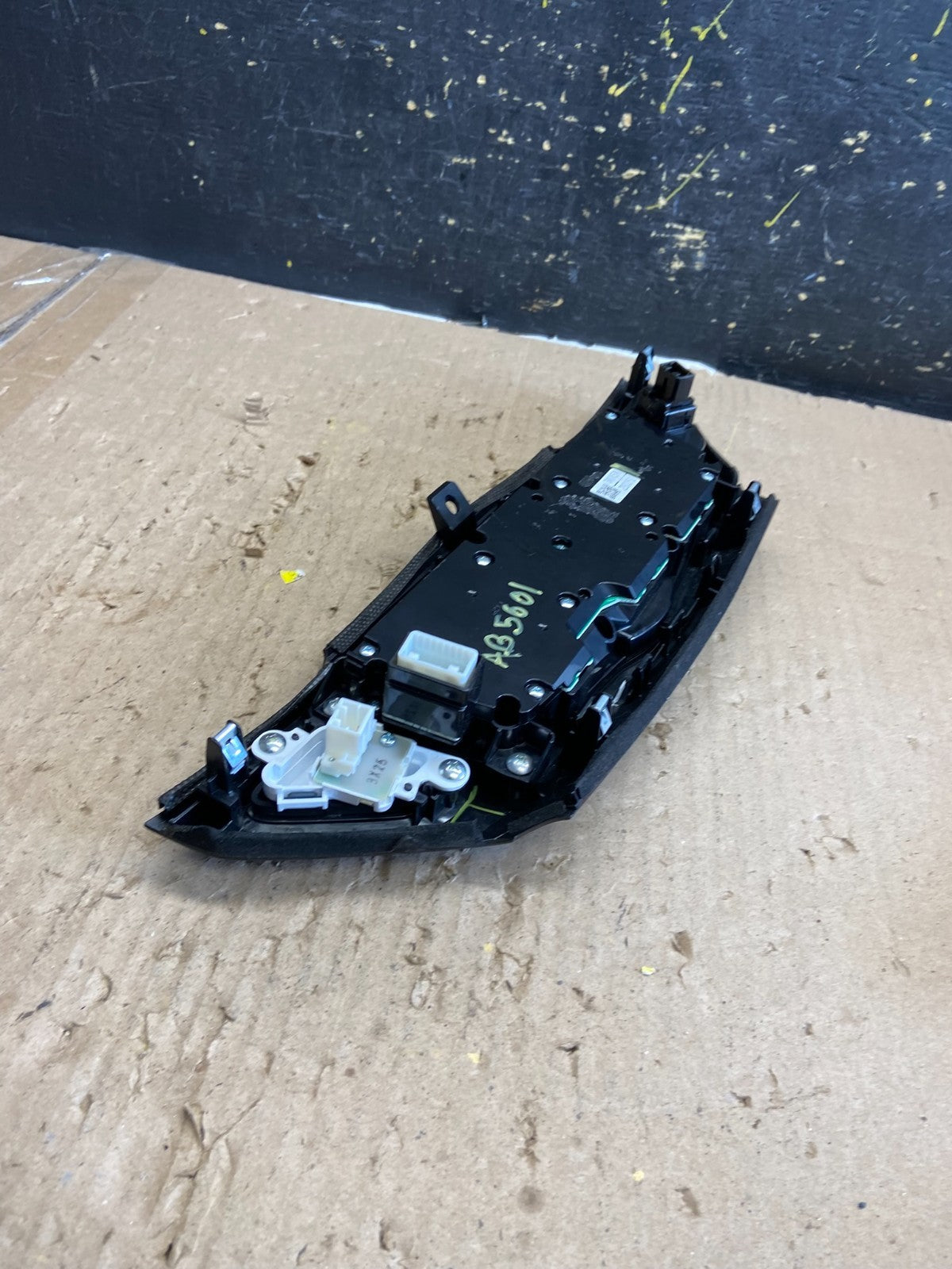 2013 to 2018 Nissan Pathfinder Radio Audio Climate Control OEM AB5601 DG3