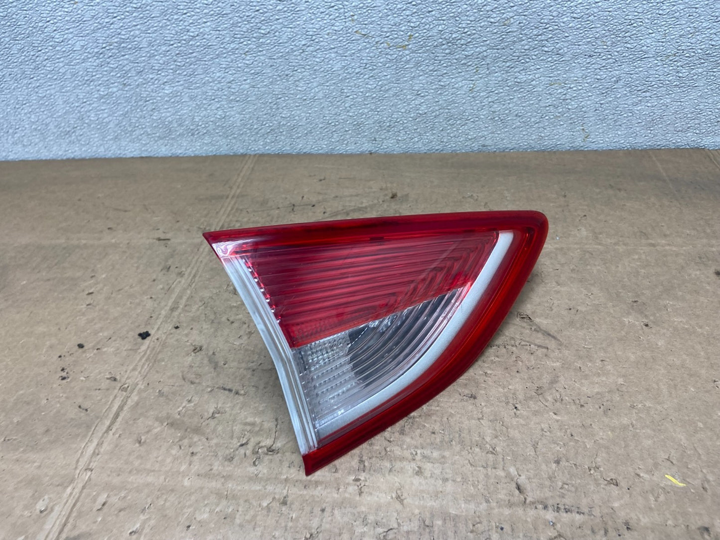 2013 to 2016 Ford Escape Left Driver LH Side Inner Tail Light OEM Y6744 DW2