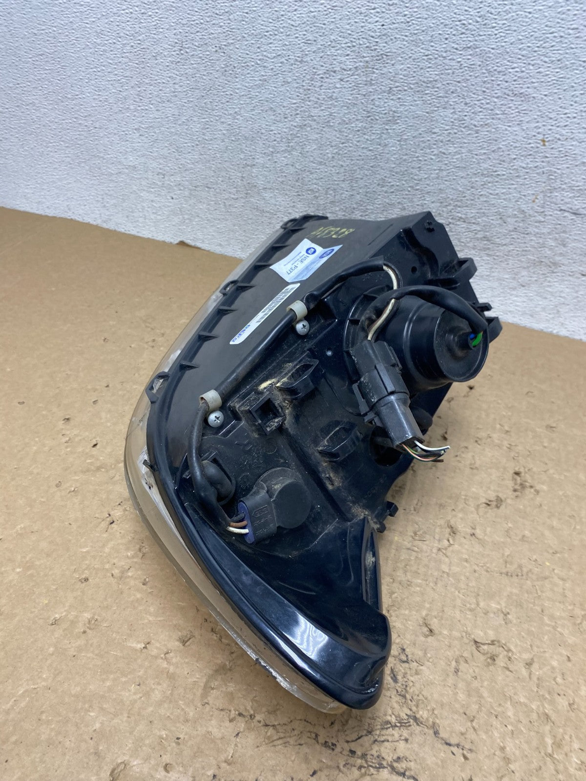 2000 to 2007 Ford Taurus Right Passenger RH Side Halogen Headlight AF8328 DW6
