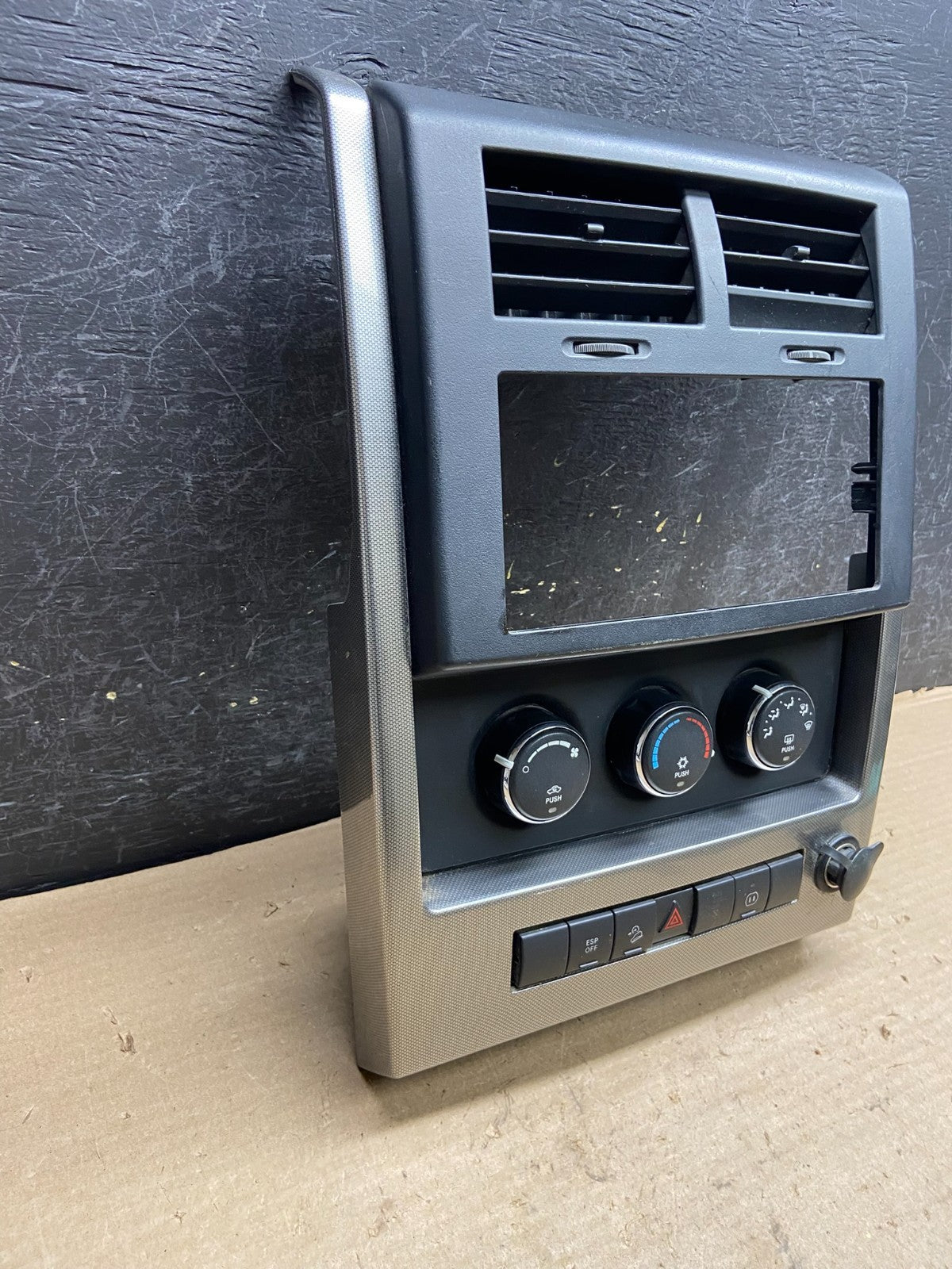 2008 to 2012 Jeep Liberty Dash Climate Temperature Control Radio Bezel AH3995 DG2