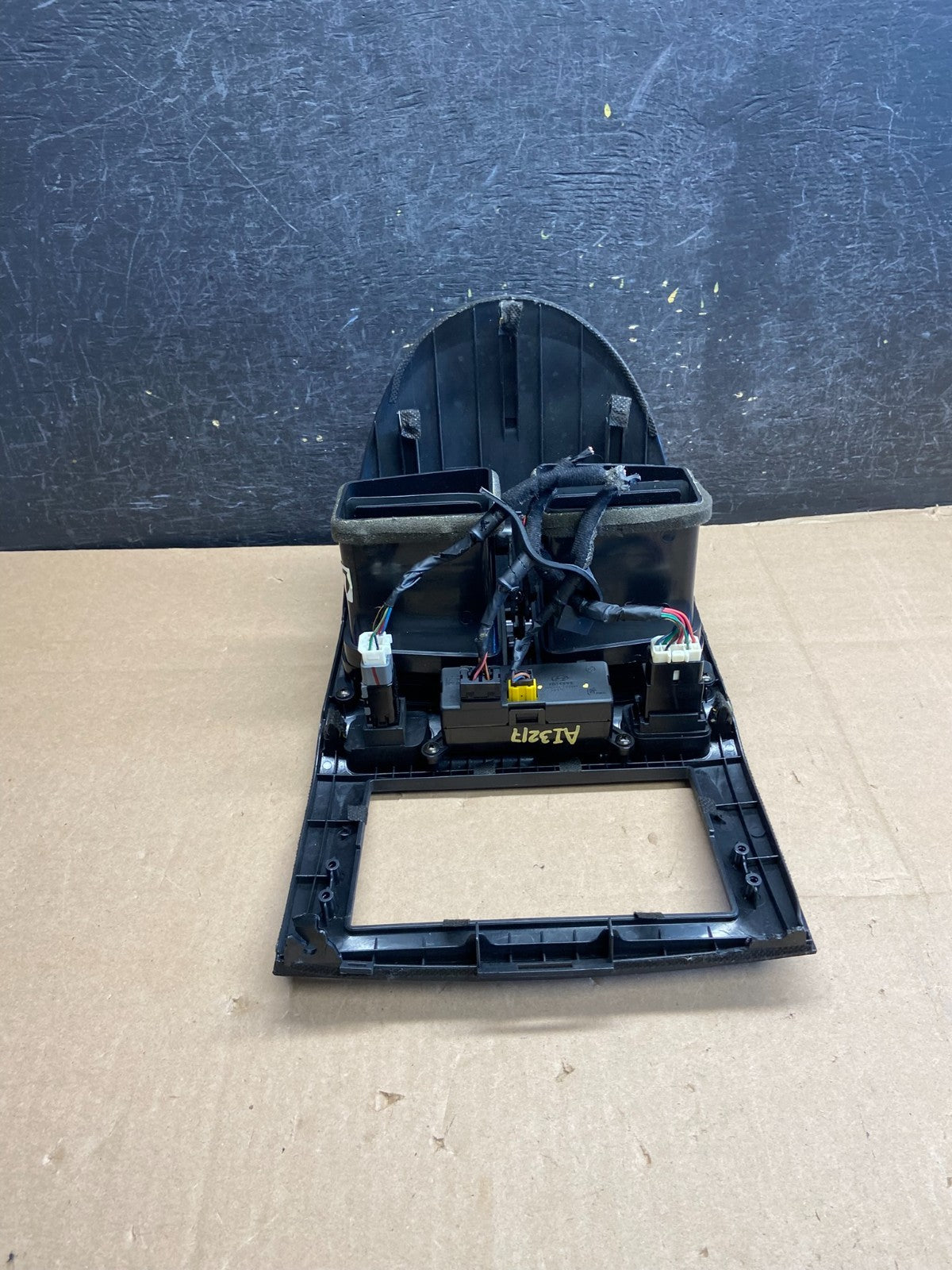 2005 to 2006 Hyundai Santa Fe Center Dashboard Radio Bezel Trim AI3217 DG3