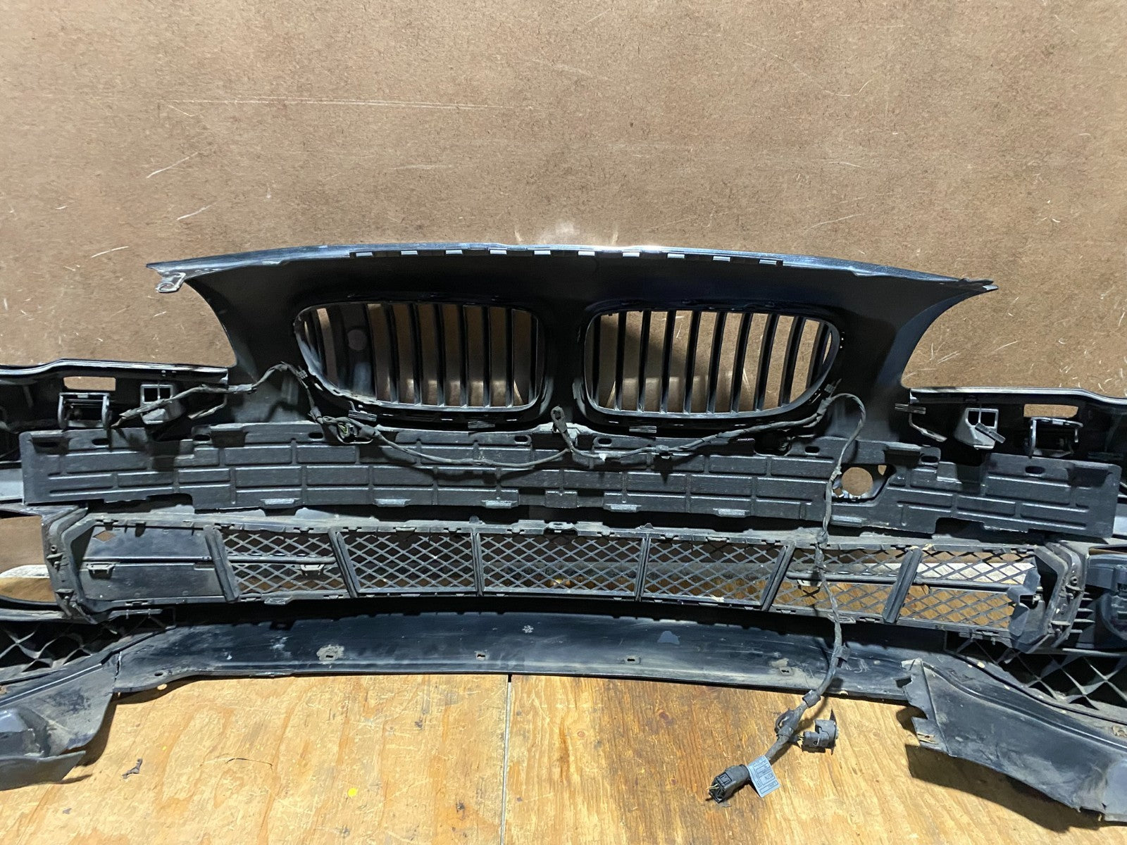 ONLY LOCAL PICK UP 2011 to 2013 BMW 5 Series Front Bumper Cover Z5863 PS11