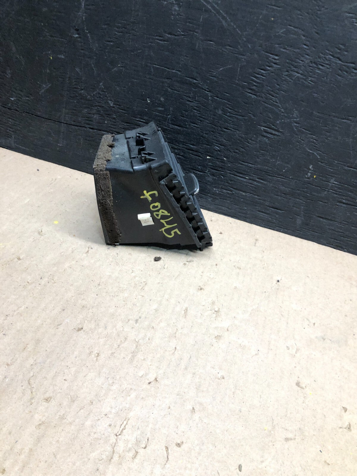 2007 to 2010 Nissan Armada Center Console Right Side Air vent F0845 PS2