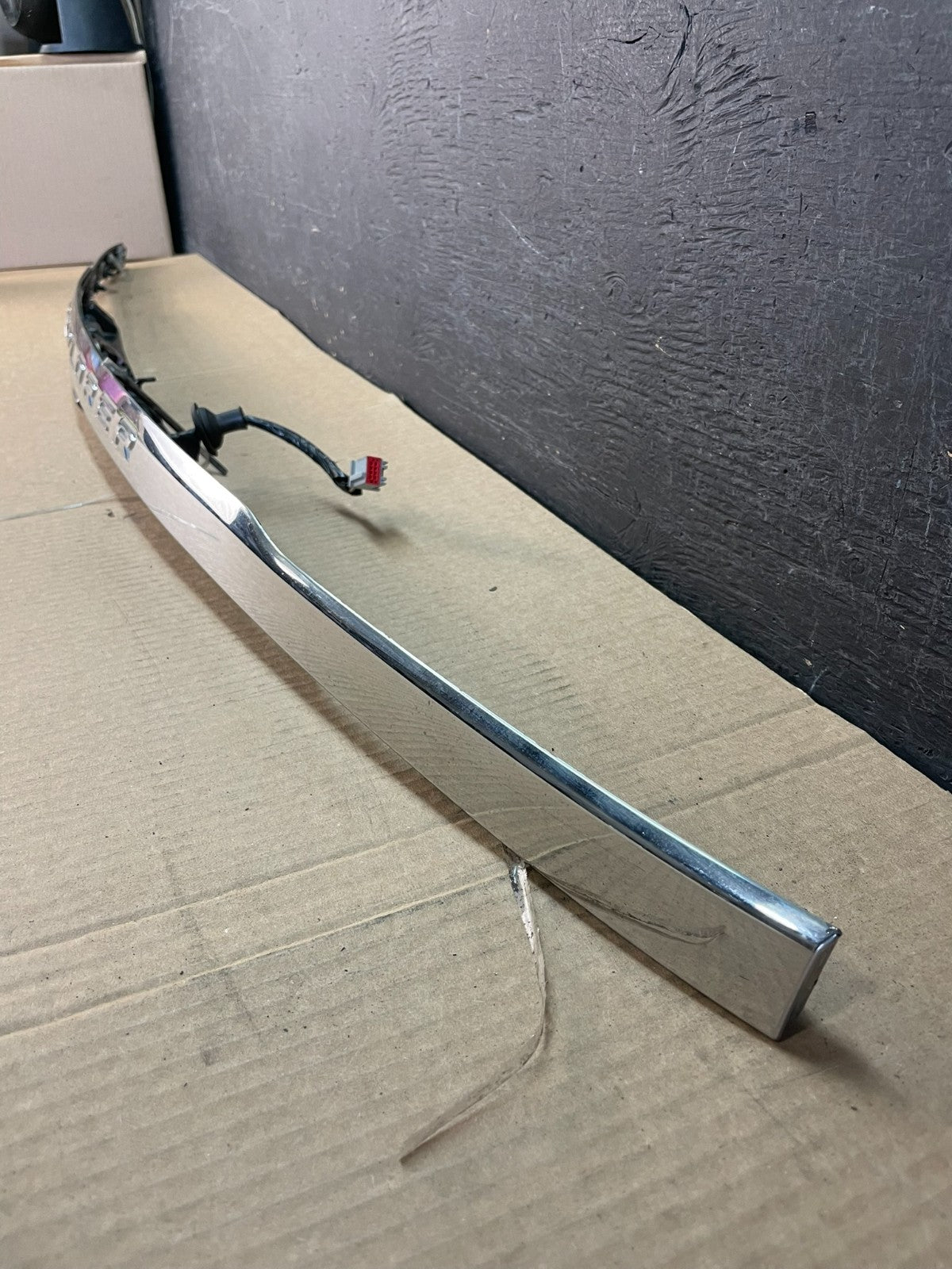 2011 to 2014 Ford Explorer Rear Tailgate Gate Trim Molding With Camera AF3795 DG1