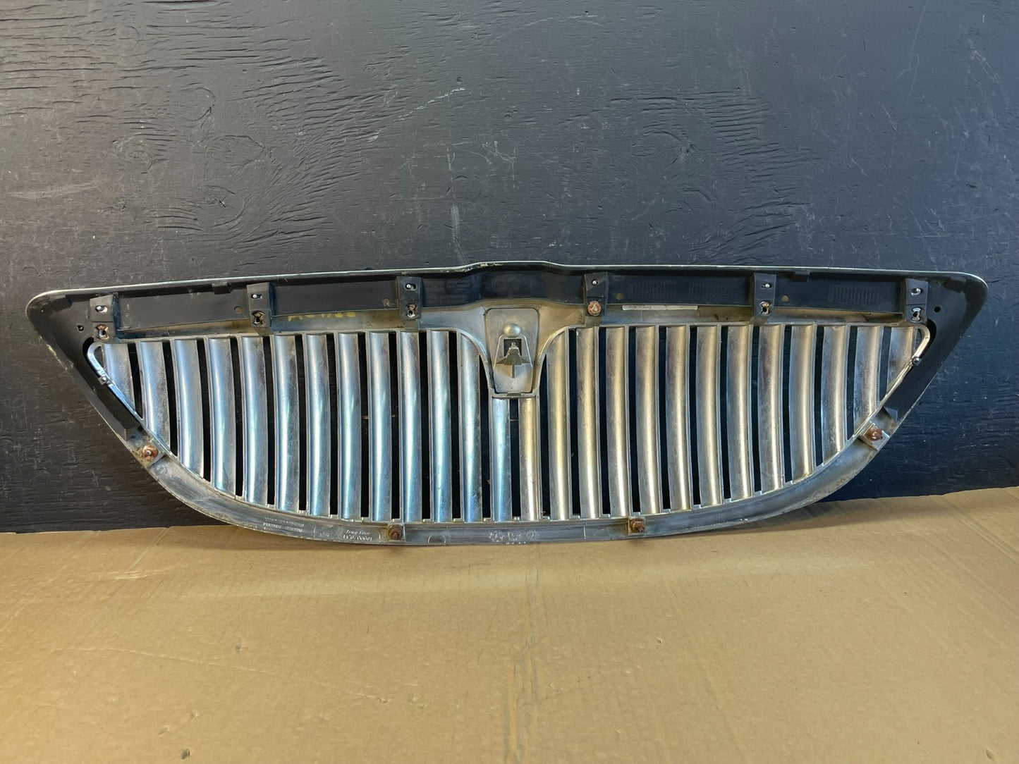 2003 to 2011 Lincoln Town Car Front Upper Grille Grill Chrome W/Emblem AC9728 DG3