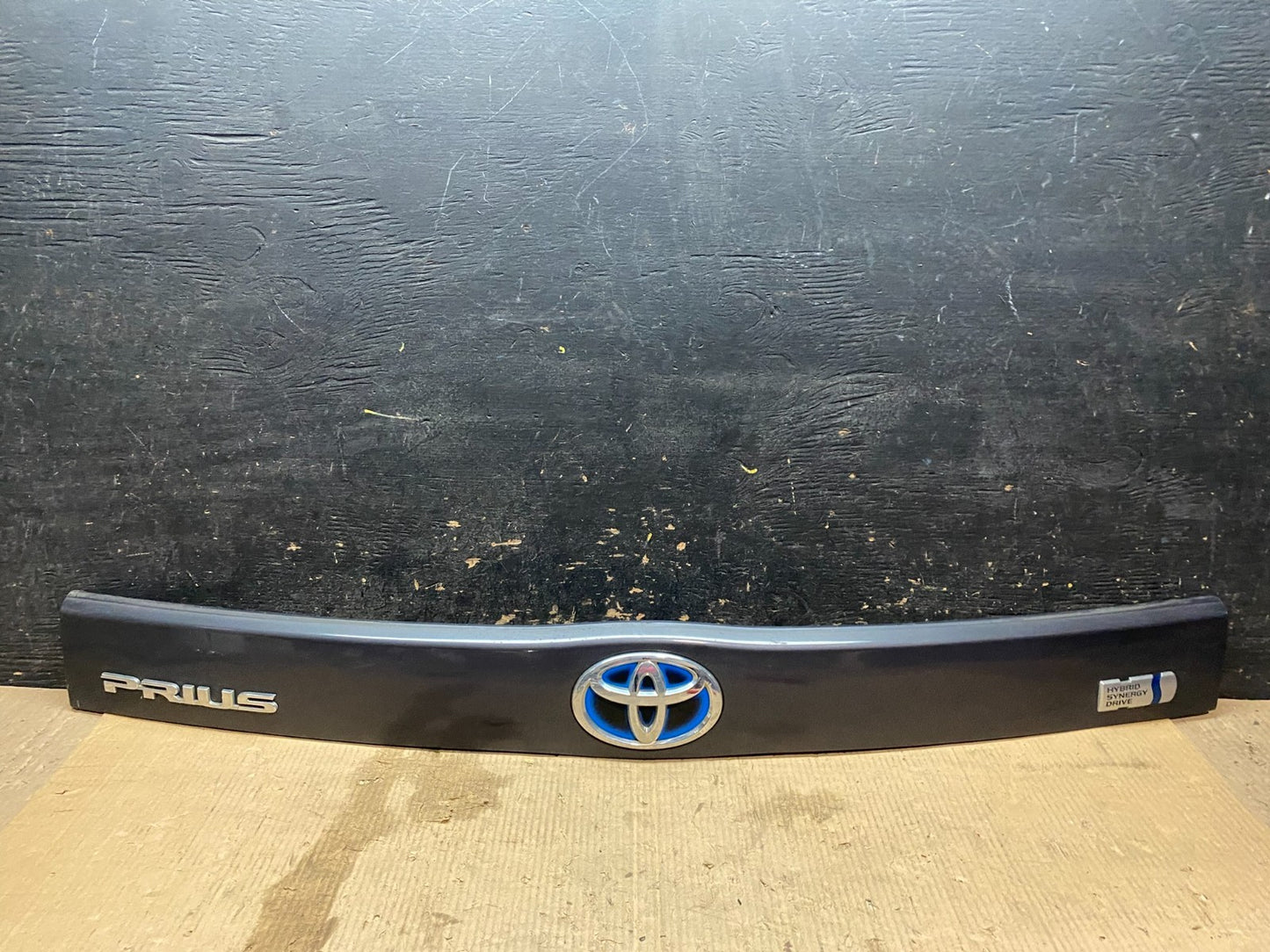 2010 to 2015 Toyota Prius Trunk Rear Tailgate Molding Panel 76801-00900 X3308 DG0