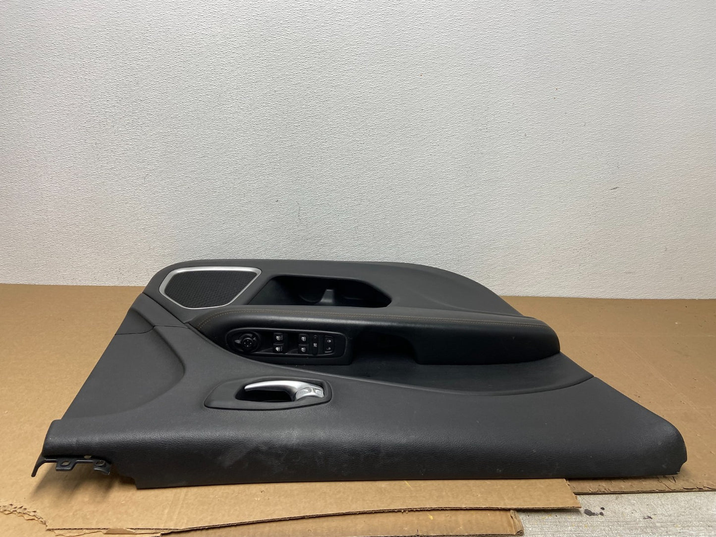 2017-2021 Jeep Grand Cherokee Front Left Driver LH Side Panel Door OEM AC0031 DG5